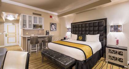 Charming 1-bedroom villa with jetted hot tub located in the heart of Las Vegas