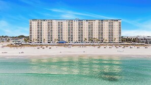 On the beach - Luxe Family Condo | Bunks + Beachfront Views (Panama City)
