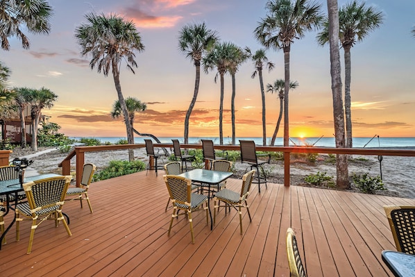 Outdoor dining - Blue Heron South | Ocean Front Living at Manasota Beach Club (Englewood)