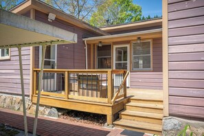 Exterior - Fabulous 2-bedroom hotel in enchanting Hendersonville with AC (Hendersonville)