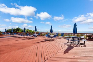 Outdoor dining - Oceanfront Capri Condo | Indoor Pool, Tennis, Pickleball & Balcony (Ocean City)