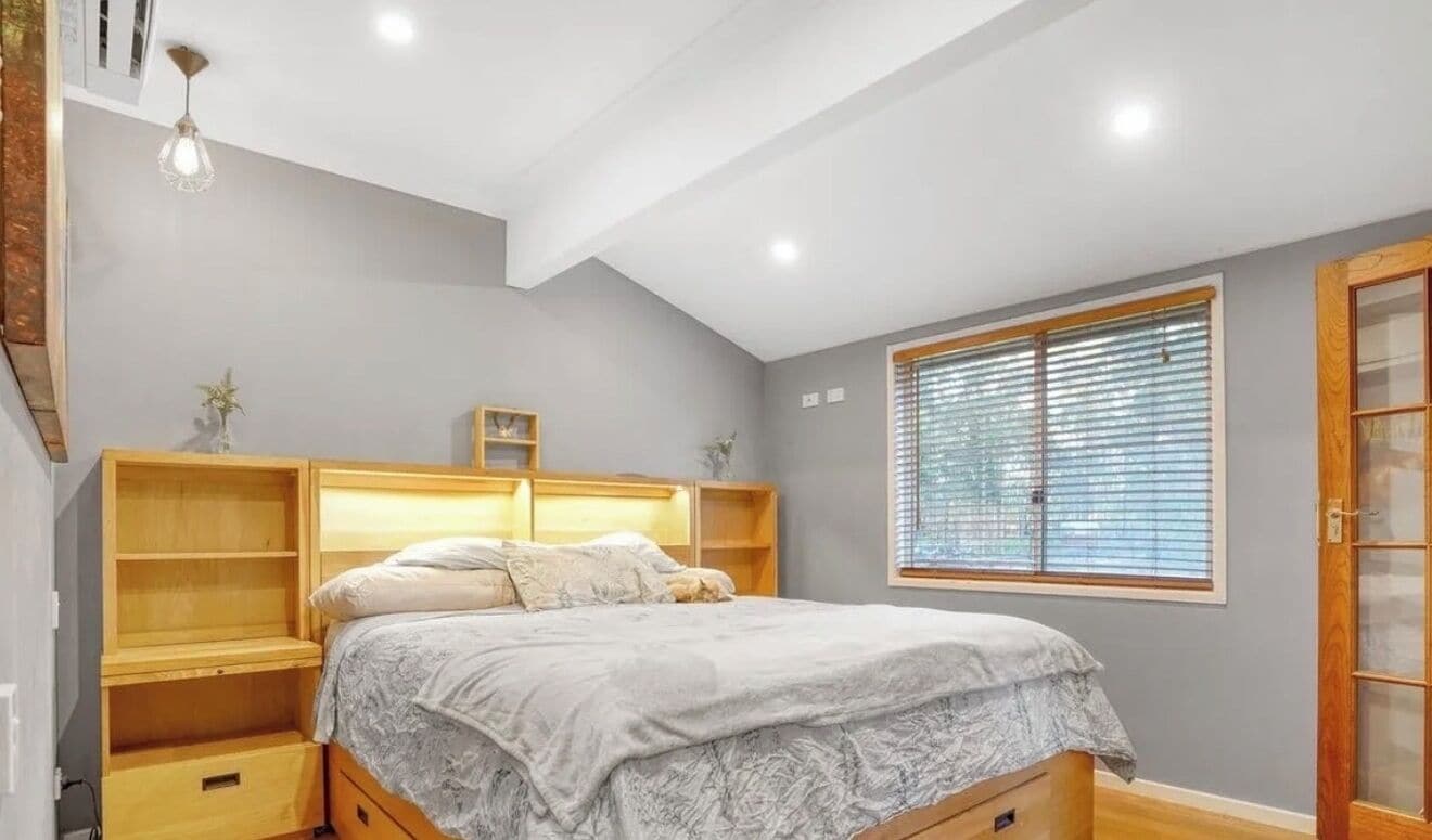 6 bedrooms, iron/ironing board, WiFi, bed sheets