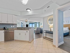 3 bedrooms, iron/ironing board, WiFi, bed sheets - Amazing Oceanfront at Caribbean Resort with Pools (Myrtle Beach)