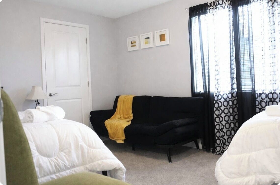 2 bedrooms, iron/ironing board, internet, bed sheets