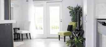 Walk /Funny Bone Comedy Club, Dining, Shopping, Free parking, Free Coffee, Patio