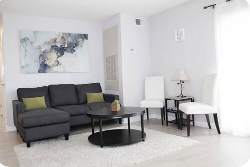 Walk /Funny Bone Comedy Club, Dining, Shopping, Free parking, Free Coffee, Patio