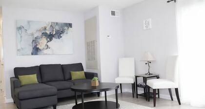 Walk /Funny Bone Comedy Club, Dining, Shopping, Free parking, Free Coffee, Patio