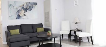 Walk /Funny Bone Comedy Club, Dining, Shopping, Free parking, Free Coffee, Patio