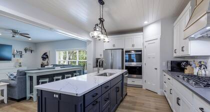 NEW Custom 6BR - 5.5 Ba - Luxury - Steps to Beach - Sleeps 18! Summer Openings
