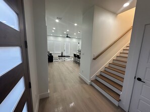 Interior - Spacious 3BR Near Med Center, NRG & UH – 15 Min to Downtown (Houston)