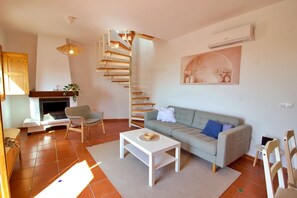 Fireplace, stereo - Costa Del Sol apartment in the village of Frigiliana (Frigiliana)