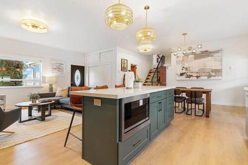 Rent 2 homes Modern LUX 4bds/3bath w/ Arcade by JBLM/PLU/Korea Town