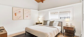 Rent 2 homes Modern LUX 4bds/3bath w/ Arcade by JBLM/PLU/Korea Town