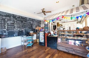 Dining - 3-Bedroom Beach Home w/ Backyard (North Beach)