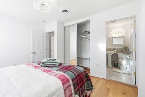 Room - 3-Bedroom Beach Home w/ Backyard (North Beach)