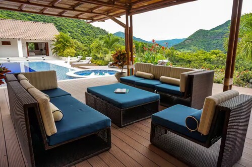 Lujoso TopSpot® @ Exclusive Club en Apulo!