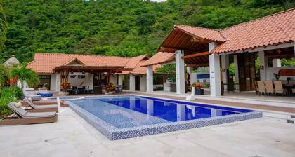 Lujoso TopSpotÂź @ Exclusive Club en Apulo!