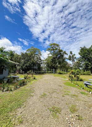 Outdoor dining - Posada de Paz 3: A Unique Experience in Corcovado (Provincia de Puntarenas)