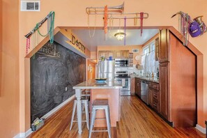 Microwave, oven, stovetop - Mid-City 4BR Close to Canal + Outdoor Deck (New Orleans)