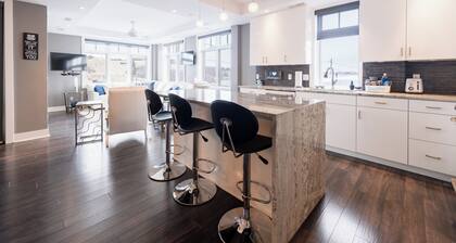 Downtown Condo | Walk to Beach + Channel Views