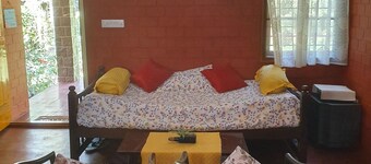 the "Farm Estate Social'- Cozy cottage in a lush serene estate