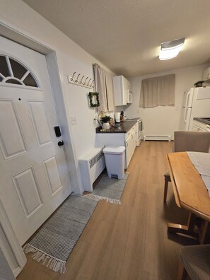 Private kitchen - Stay EverGreen-Perfect for travelers, 2BDRM, 1BATH (Bismarck)