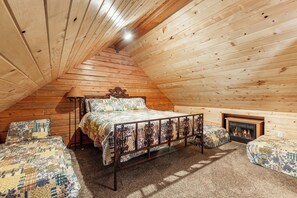 3 bedrooms, travel cot, WiFi, bed sheets - Adventure Creek Cabin | ATV Tours & Kayak Float Near Yellowstone (Island Park)