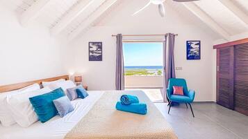 3 bedrooms, desk, iron/ironing board, travel crib