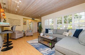 Smart TV - 4BR Family Home + Studio, Hot Tub, BBQ, Fire Pits (San Diego)