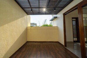 Terrace/patio - Dekade living (Denpasar)