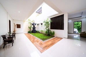 Interior - Dekade living (Denpasar)