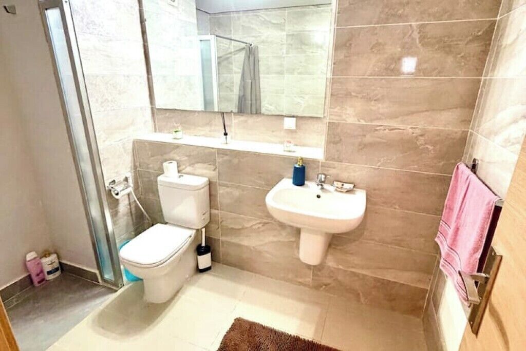 Ducha, secador de pelo, jabón