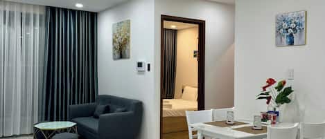 Deluxe Apartment, 2 Bedrooms, Balcony, City View | Interior