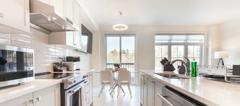 Modern Family Haven | 3BR Upstairs + Private Lower Suite