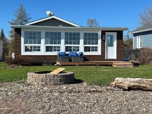 Exterior - Beachfront Cottage -let the Bay of Chaleur be your backyard! (Charlo)