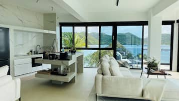 Studio Mewah, pemandangan samudra