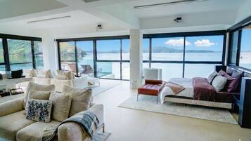 Luxury Studio, Ocean View | Living area