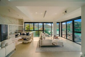 Luksusstudio, havutsikt | Oppholdsområde