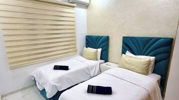 2 habitaciones, tabla de planchar con plancha, wifi y ropa de cama