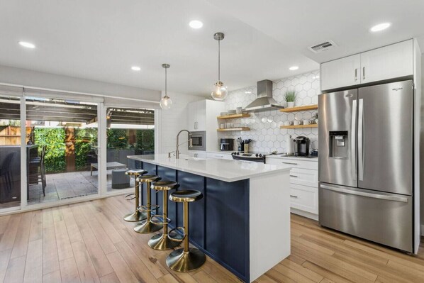 Fridge, microwave, oven, stovetop - Old Town Scottsdale Condo | Pool | Patio | Grill (Scottsdale)