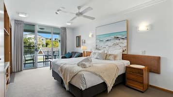 3 bedrooms, iron/ironing board, internet, bed sheets