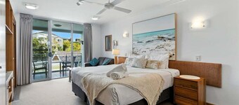 Elegant Coolum Seaside Retreat