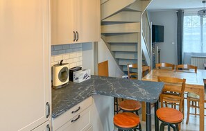 Dining - 3 bedroom awesome home in Saint-Valery-en-Caux (Saint-Valery-en-Caux)
