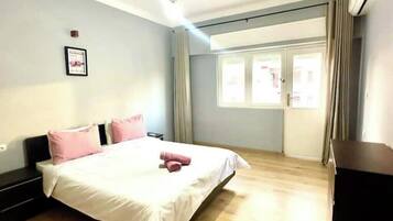 3 bedrooms, iron/ironing board, WiFi (free), bed sheets