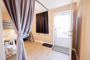 2 bedrooms, iron/ironing board, WiFi, bed sheets - 2-bedroom Nice & Comfy House in the City (Council Bluffs)