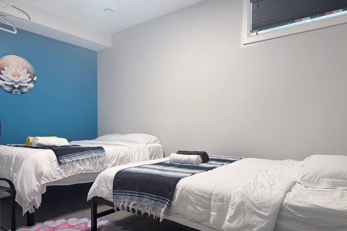 Family Room, 2 Queen Beds, Shared Bathroom | Free WiFi, bed sheets