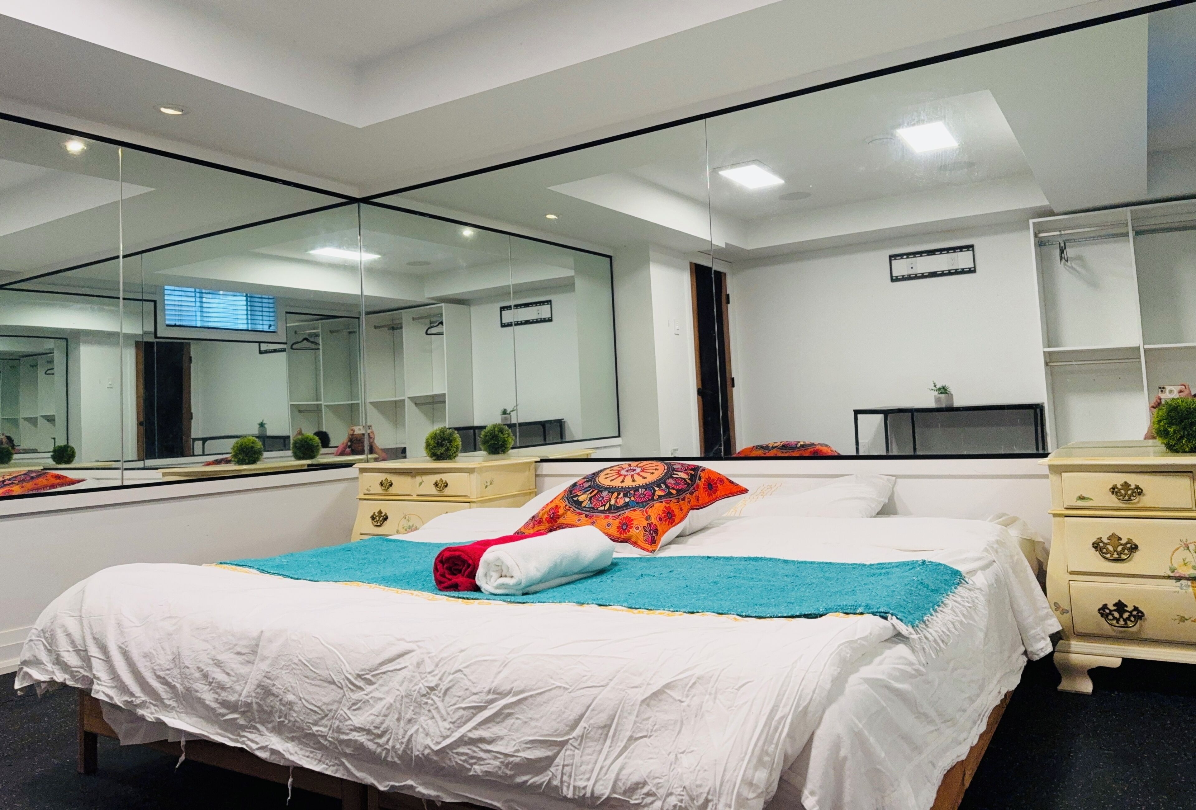Chambre Élite, 1 très grand lit, salle de bains commune | Accès au Wi-Fi (inclus), literie fournie