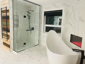 Superior-suite | Badeværelse | Håndklæder, Sæbe, Shampoo, Toiletpapir