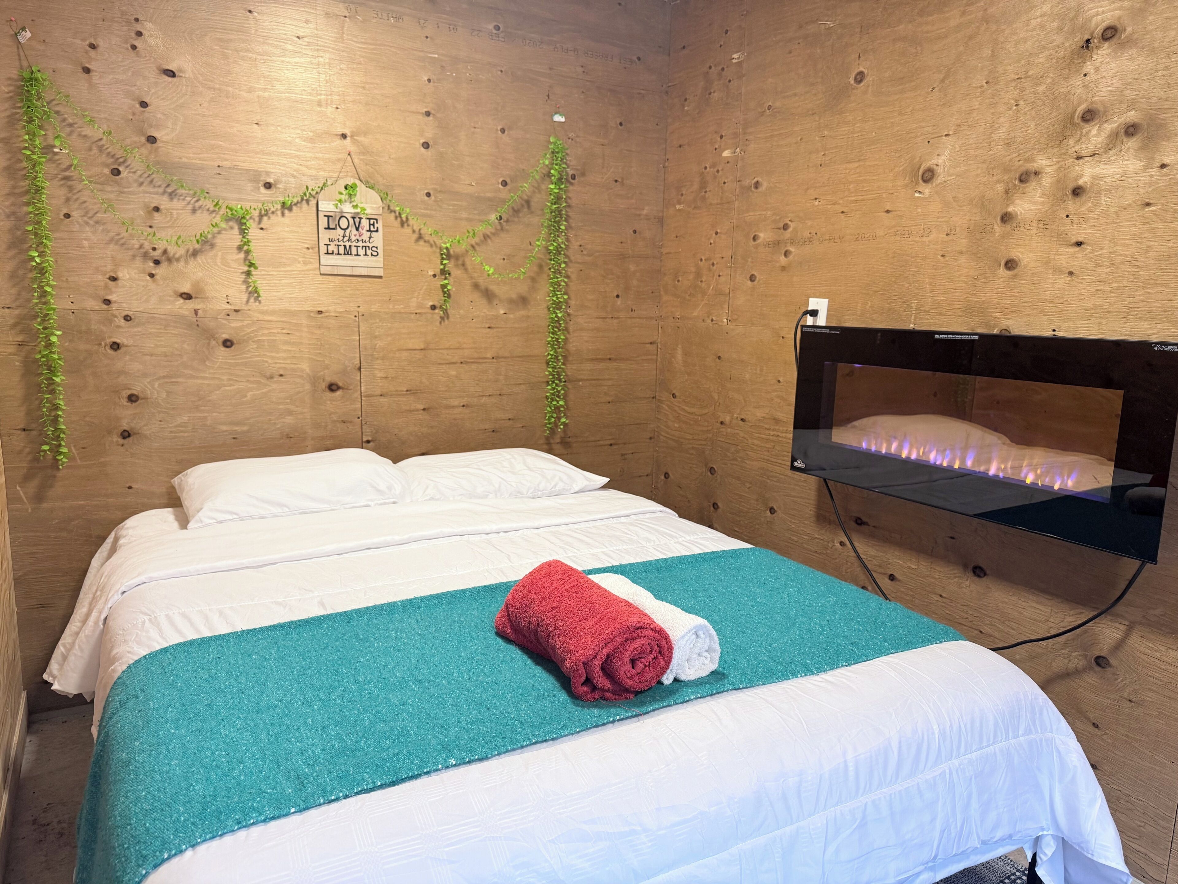 Romantic Room, 1 Queen Bed, Garden Area