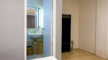 Superior Twin Room | Bathroom